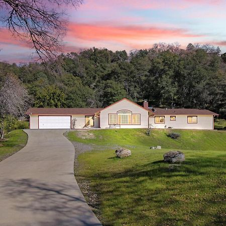 Villa Near Yosemite & Bass Lake W/Hot Tub/Evcharge Окхерст Экстерьер фото